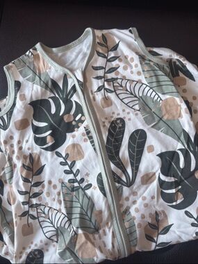 Baby sleep sack OOFOS Kids Sleep Sack in White, Sage Green, and Tan Leaf Print